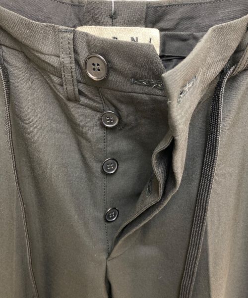 MARNI（マルニ）MARNI (マルニ) 21SS ヴァージンウールトロピカルボタンフライプリーツパンツ ブラック サイズ:50の古着・服飾アイテム