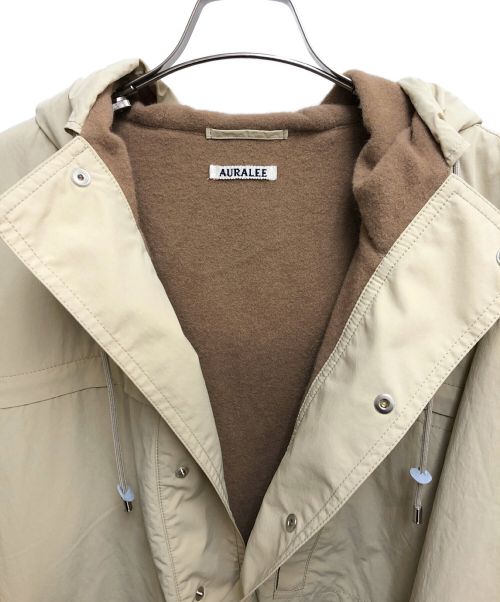 AURALEE（オーラリー）AURALEE (オーラリー) 22AW BIODEGRADABLE NYLON P/O HOODED BLOUSON ベージュ サイズ:3の古着・服飾アイテム
