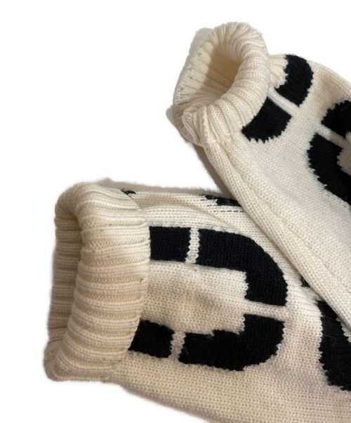 FENDI（フェンディ）FENDI (フェンディ) ビッグロゴクルーネックニット オフホワイト サイズ:50の古着・服飾アイテム