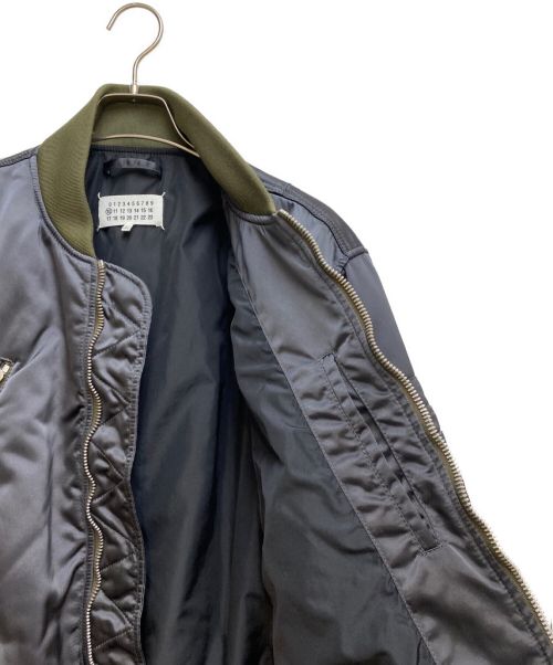 Maison Margiela（メゾンマルジェラ）Maison Margiela (メゾンマルジェラ) クラシックボンバージャケット ブラック×オリーブ サイズ:50の古着・服飾アイテム