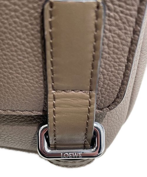 LOEWE（ロエベ）LOEWE (ロエベ) ミリタリークロスボディーバッグ ブラウンの古着・服飾アイテム