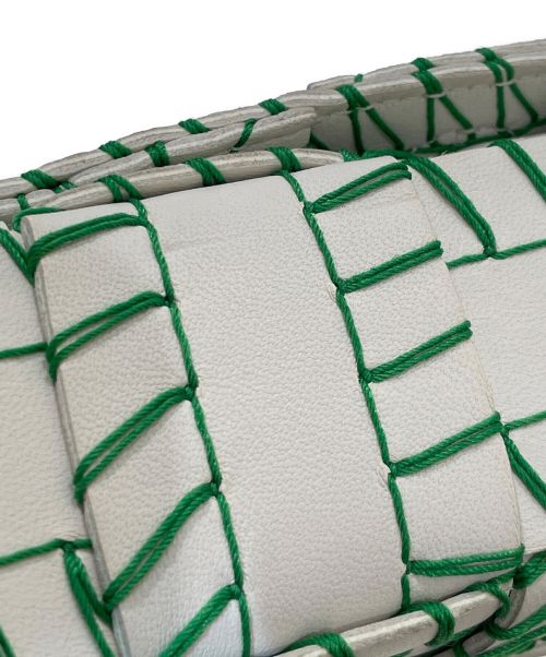 BOTTEGA VENETA（ボッテガベネタ）BOTTEGA VENETA (ボッテガベネタ) カセットオーバーロックステッチショルダーバッグ ホワイト×グリーンの古着・服飾アイテム