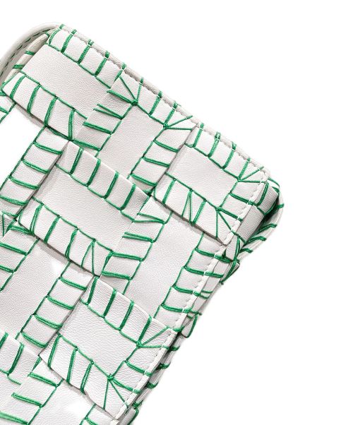 BOTTEGA VENETA（ボッテガベネタ）BOTTEGA VENETA (ボッテガベネタ) カセットオーバーロックステッチショルダーバッグ ホワイト×グリーンの古着・服飾アイテム