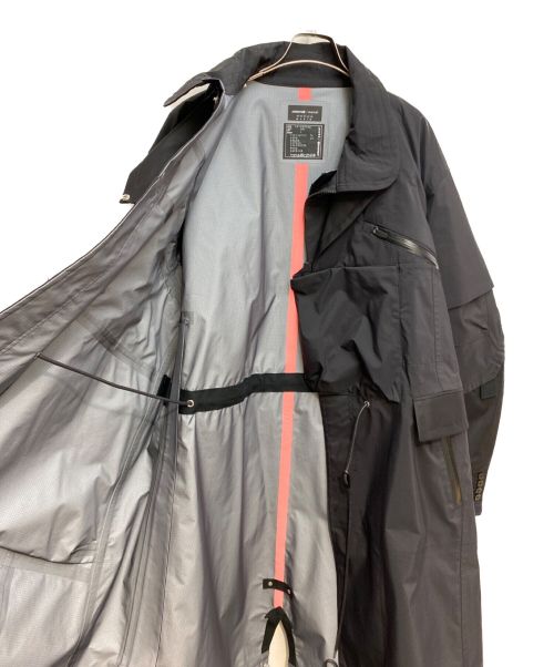 ACRONYM（アクロニウム）ACRONYM × sacai (アクロニウム×サカイ) トレンチコート ブラック サイズ:XLの古着・服飾アイテム