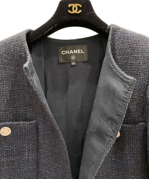CHANEL（シャネル）CHANEL (シャネル) ノーカラーツイードジャケット ネイビー サイズ:34の古着・服飾アイテム