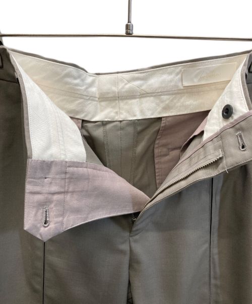 IRENISA（イレニサ）IRENISA (イレニサ) DOUBLE CENTER PLEATS PANTS ベージュ サイズ:３の古着・服飾アイテム