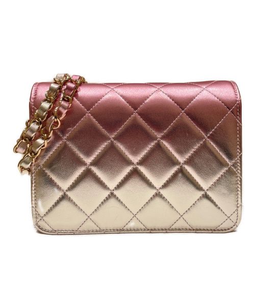 CHANEL（シャネル）CHANEL (シャネル) ミニマトラッセフラップバッグ18 メタリック  ゴールド/ピンク サイズ:18の古着・服飾アイテム