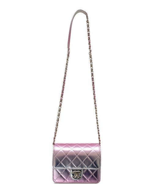 CHANEL（シャネル）CHANEL (シャネル) ミニマトラッセフラップバッグ18 メタリック  ゴールド/ピンク サイズ:18の古着・服飾アイテム