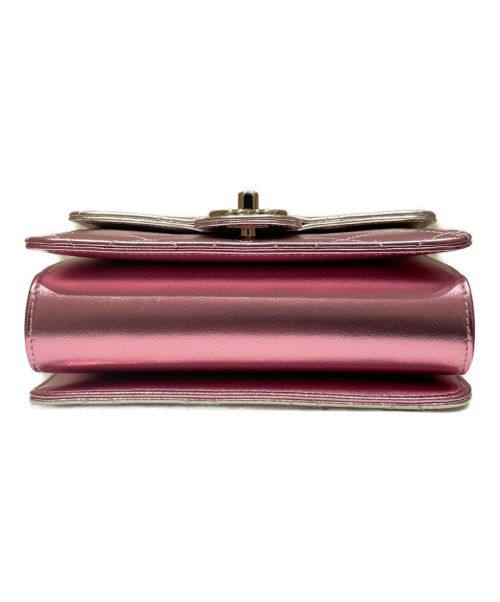 CHANEL（シャネル）CHANEL (シャネル) ミニマトラッセフラップバッグ18 メタリック  ゴールド/ピンク サイズ:18の古着・服飾アイテム