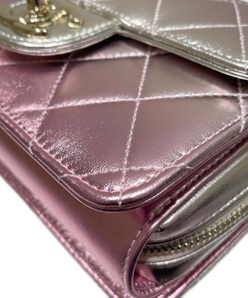 CHANEL（シャネル）CHANEL (シャネル) ミニマトラッセフラップバッグ18 メタリック  ゴールド/ピンク サイズ:18の古着・服飾アイテム