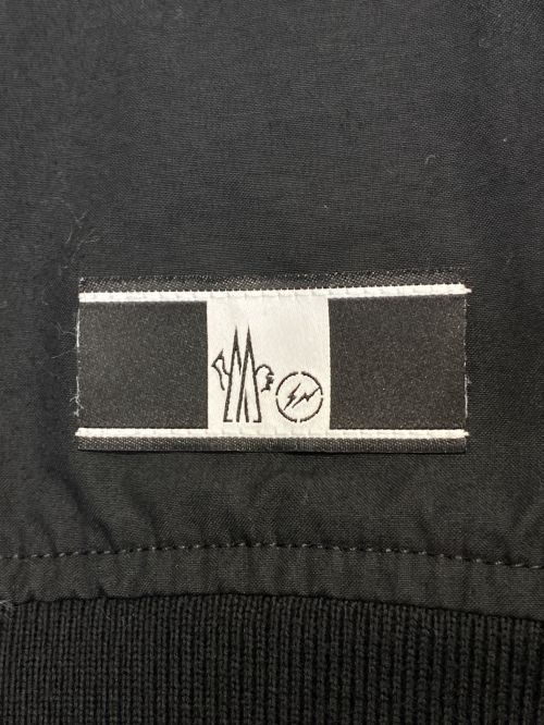 MONCLER（モンクレール）MONCLER (モンクレール) FRAGMENT DESIGN (フラグメント デザイン) RAGGAE Varsity Jacket ブラック×ホワイト サイズ:2の古着・服飾アイテム