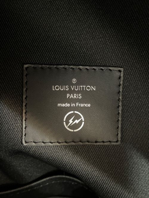 LOUIS VUITTON（ルイ ヴィトン）LOUIS VUITTON (ルイ ヴィトン) FRAGMENT DESIGN (フラグメント デザイン) Apollo Backpack ブラック サイズ:-の古着・服飾アイテム