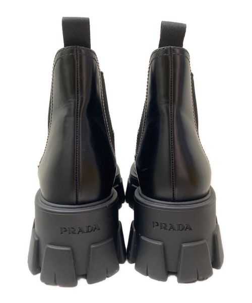 PRADA（プラダ）PRADA (プラダ) モノリスブラッシュドレザーアンクルブーツ ブラック サイズ:36 1/2の古着・服飾アイテム