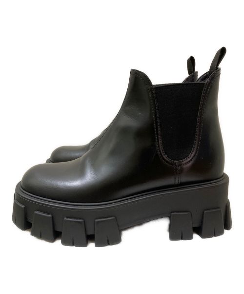 PRADA（プラダ）PRADA (プラダ) モノリスブラッシュドレザーアンクルブーツ ブラック サイズ:36 1/2の古着・服飾アイテム