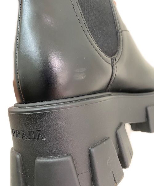 PRADA（プラダ）PRADA (プラダ) モノリスブラッシュドレザーアンクルブーツ ブラック サイズ:36 1/2の古着・服飾アイテム