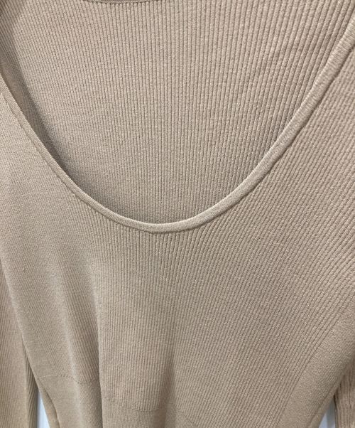 Curensology（カレンソロジー）Curensology (カレンソロジー) オープンバックリブニットプルオーバー ベージュ サイズ:Fの古着・服飾アイテム