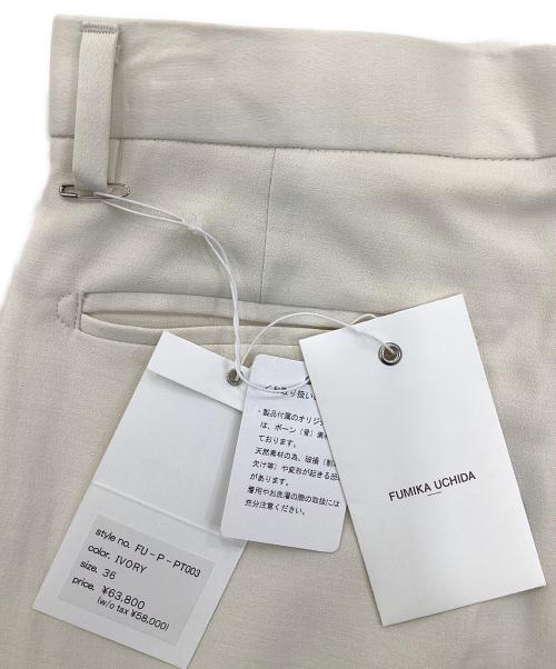 FUMIKA UCHIDA（フミカウチダ）FUMIKA UCHIDA (フミカウチダ) BACKSATIN STRAIGHT SLACKS アイボリー サイズ:36 未使用品の古着・服飾アイテム