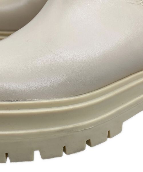 TONY BIANCO（トニービアンコ）TONY BIANCO (トニービアンコ) サイドゴアブーツ アイボリー サイズ:7の古着・服飾アイテム
