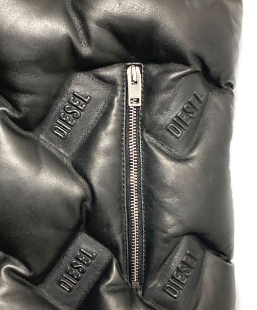 DIESEL（ディーゼル）DIESEL (ディーゼル) エンボスロゴレザーダウンベスト ブラック サイズ:Mの古着・服飾アイテム