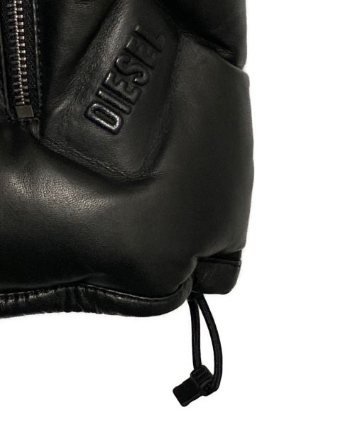 DIESEL（ディーゼル）DIESEL (ディーゼル) エンボスロゴレザーダウンベスト ブラック サイズ:Mの古着・服飾アイテム