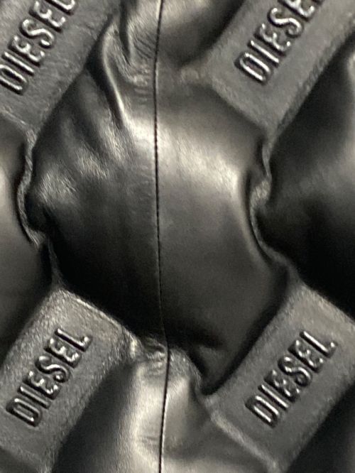 DIESEL（ディーゼル）DIESEL (ディーゼル) エンボスロゴレザーダウンベスト ブラック サイズ:Mの古着・服飾アイテム