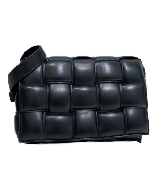 BOTTEGA VENETA（ボッテガベネタ）BOTTEGA VENETA (ボッテガベネタ) パデットカセットバッグ ブラックの古着・服飾アイテム