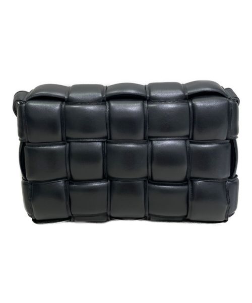 BOTTEGA VENETA（ボッテガベネタ）BOTTEGA VENETA (ボッテガベネタ) パデットカセットバッグ ブラックの古着・服飾アイテム