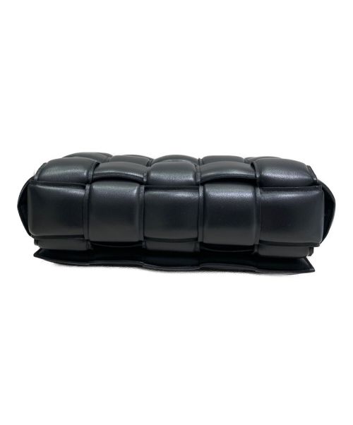 BOTTEGA VENETA（ボッテガベネタ）BOTTEGA VENETA (ボッテガベネタ) パデットカセットバッグ ブラックの古着・服飾アイテム
