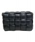 BOTTEGA VENETA (ボッテガベネタ) パデットカセットバッグ ブラック：268000円