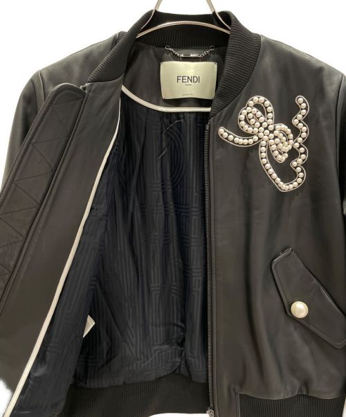 FENDI（フェンディ）FENDI (フェンディ) リボンパールレザージャケット ブラック サイズ:42の古着・服飾アイテム