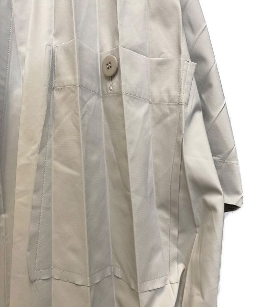 HOMME PLISSE ISSEY MIYAKE（オム プリッセ イッセイ ミヤケ）HOMME PLISSE ISSEY MIYAKE (オムプリッセ イッセイ ミヤケ) EDGE COAT ライトグレー サイズ:3の古着・服飾アイテム