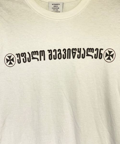 VETEMENTS（ヴェトモン）VETEMENTS (ヴェトモン) グルジアロゴカットソー ホワイト サイズ:SIZE XSの古着・服飾アイテム