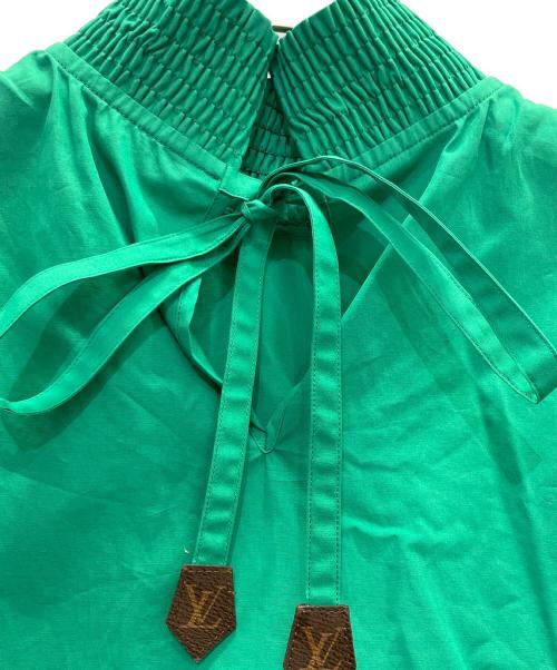 LOUIS VUITTON（ルイ ヴィトン）LOUIS VUITTON (ルイ ヴィトン) ラッフルトリム ブラウス グリーン サイズ:38 未使用品の古着・服飾アイテム
