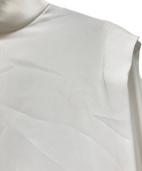 K.T KIYOKO TAKASE（ケーティー キヨコタカセ）K.T KIYOKO TAKASE (ケーティー キヨコタカセ) マットサテンデザインハイネックブラウス ホワイト サイズ:9の古着・服飾アイテム