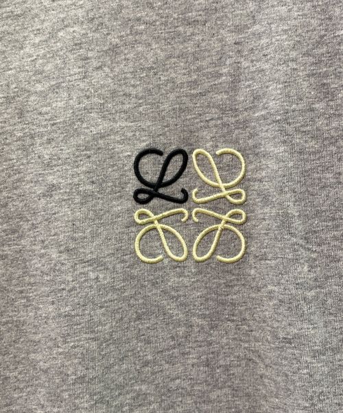 LOEWE（ロエベ）LOEWE (ロエベ) アナグラム 刺繍 ロゴ クルーネック Tシャツ グレー サイズ:M 未使用品の古着・服飾アイテム