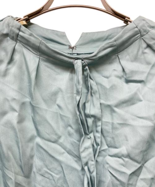 TOMORROW LAND collection（トゥモローランドコレクション）TOMORROW LAND collection (トゥモローランドコレクション) ウォッシャブルサテンボウタイギャザーブラウス ライトブルー サイズ:36の古着・服飾アイテム