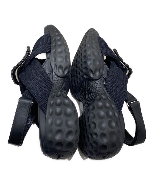 Roger Vivier（ロジェ ヴィヴィエ）Roger Vivier (ロジェ ヴィヴィエ) ヴィヴランライトストラスバックル ファブリック サンダル ブラック サイズ:40の古着・服飾アイテム