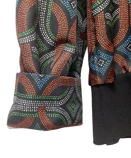 ROBES&CONFECTIONS（ローブスコンフェクションズ）ROBES&CONFECTIONS (ローブスコンフェクションズ) 総柄ショートブルゾン ブラック×グリーン サイズ:SIZE 1の古着・服飾アイテム