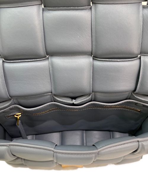 BOTTEGA VENETA（ボッテガベネタ）BOTTEGA VENETA (ボッテガベネタ) マキシイントレチャート パテッド カセット グレー サイズ:クラシックの古着・服飾アイテム