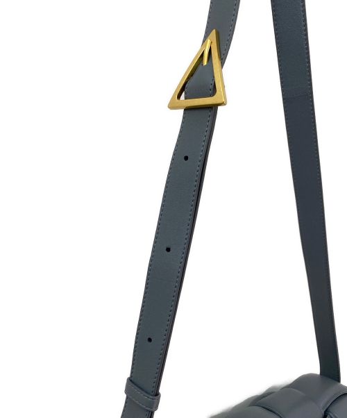 BOTTEGA VENETA（ボッテガベネタ）BOTTEGA VENETA (ボッテガベネタ) マキシイントレチャート パテッド カセット グレー サイズ:クラシックの古着・服飾アイテム