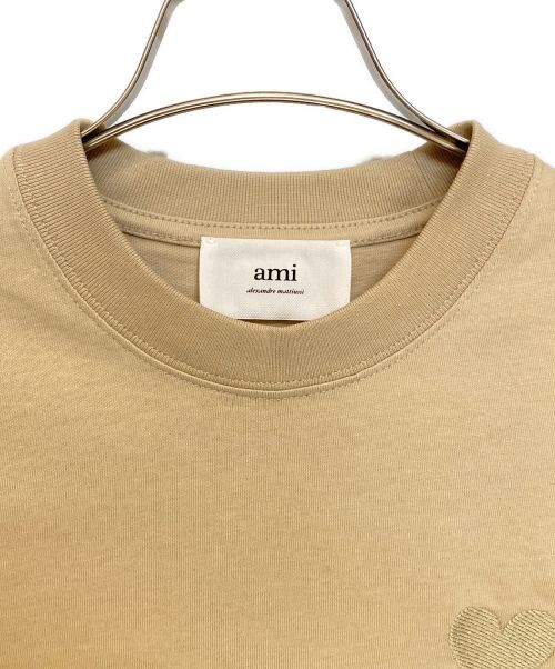 AMI Alexandre Mattiussi（アミアレクサンドルマテュッシ）AMI Alexandre Mattiussi (アミ アレクサンドル マテュッシ) ハートロゴ刺繍Tシャツ ベージュ サイズ:XS 未使用品の古着・服飾アイテム