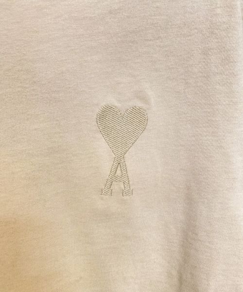 AMI Alexandre Mattiussi（アミアレクサンドルマテュッシ）AMI Alexandre Mattiussi (アミ アレクサンドル マテュッシ) ハートロゴ刺繍Tシャツ ベージュ サイズ:XS 未使用品の古着・服飾アイテム