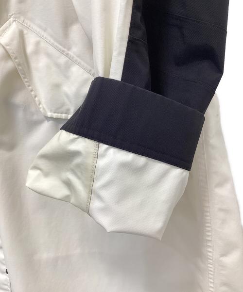 THE NORTH FACE（ザ ノース フェイス）THE NORTH FACE (ザ ノース フェイス) sacai (サカイ) ナイロンモッズコート ホワイト×ブラック サイズ:Sの古着・服飾アイテム
