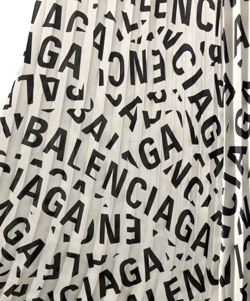 BALENCIAGA（バレンシアガ）BALENCIAGA (バレンシアガ) 総ロゴプリーツスカート ホワイト サイズ:34の古着・服飾アイテム