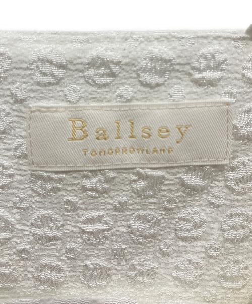 BALLSEY（ボールジィ）BALLSEY (ボールジィ) ジャカードシャーリング パフスリーブブラウス ホワイト サイズ:36の古着・服飾アイテム