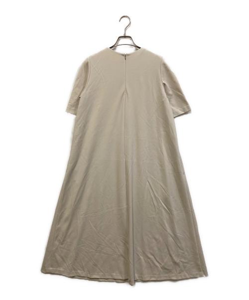 23区（ニジュウサンク）23区 (ニジュウサンク) ジャージーAラインワンピース ベージュ サイズ:SIZE 38の古着・服飾アイテム