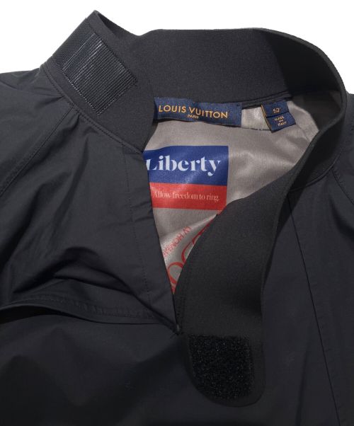LOUIS VUITTON（ルイ ヴィトン）LOUIS VUITTON (ルイ ヴィトン) プルオーバーナイロンシャツ ブラック サイズ:52の古着・服飾アイテム