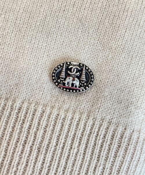 CHANEL（シャネル）CHANEL (シャネル) フロントアートカシミヤニット ベージュ サイズ:44の古着・服飾アイテム
