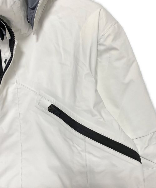 ACRONYM（アクロニウム）ACRONYM (アクロニウム) 3L Gore-Tex Pro Interops Jacket ホワイト×ブラック サイズ:Mの古着・服飾アイテム
