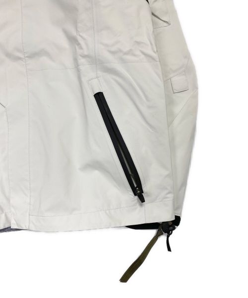 ACRONYM（アクロニウム）ACRONYM (アクロニウム) 3L Gore-Tex Pro Interops Jacket ホワイト×ブラック サイズ:Mの古着・服飾アイテム